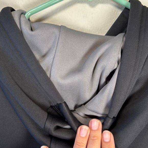 Under Armour cold gear hooded sweatshirt - Picture 7 of 8